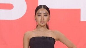 [내가 왜 떴게?] 문가비…비행기 화장실에서 운동해 봤어? 外