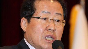 [김정은 방중]홍준표 “무면허 文정권, 운전대 北에 넘겨주고 핵무기쇼 구경”