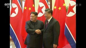 中 신화통신 “시진핑 초청으로 김정은 방중…리설주도 동행”