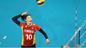 우승까지 단 1승, 김연경 4개국 제패 신화 눈 앞