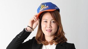 김정은 “잊지못할 첫 우승… 유니폼에 동료들 사인 받아뒀죠”