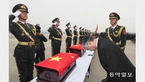국방장관이 배웅한 ‘중국군 유해 송환’… 5번째 인도식에 첫 참석