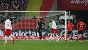 [긴급진단] ‘허약 & 취약’ 신태용호 불안한 뒷문, 어떻게 보완할까?