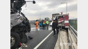 [아산소방서 소방관 3명 사망]트럭, 갓길 정차 소방차 추돌…졸음? 휴대폰사용?