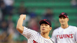 ‘야구장 첫 나들이’ 윤성빈 “다음에는 시속 100㎞ 넘길게요”