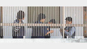 장옥기 건설노조위원장 은신처에 모인 노조원들