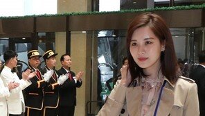 [동아포토]평양 고려호텔 도착한 남측예술단