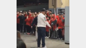 이대호 前 강민호도 ‘봉변’…경기 中 물건 투척 시 ‘퇴장 및 경찰 인계’ 조치