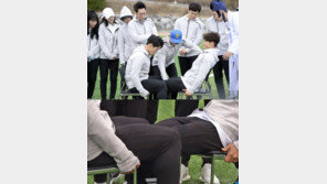 김종국 VS 윤성빈 ‘허벅지 씨름’ 승자는? 제작진 “세기의 대결”