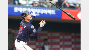 ‘2700만원 루키’ 한동희, 롯데의 7전8기 주인공