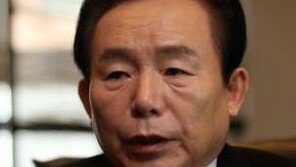 이인제 “남한 예술단 공연했지만…김정은 미소 뒤를 살피자”