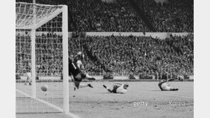 [청춘, 월드컵을 말하다] 1966년 잉글랜드 월드컵 결승전 ‘유령골’ 아시나요