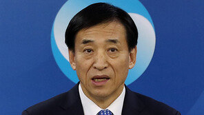 이주열 “금리인상 천천히… 일자리 정책 돈 풀것”
