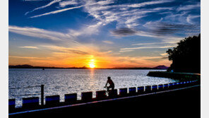 [낭만의 여수]시원한 바람-붉은 하늘… 황홀하게 펼쳐지는 53㎞ ‘갯노을길’