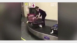 승객 캐리어 닦는 日공항 직원…“英선 상상할 수 없는 일” 감탄