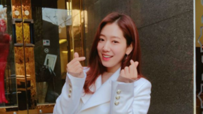 연애에 달뜬 봄처녀 박신혜, 일하러 가는 길도 ‘룰루랄라’