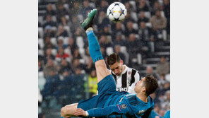 호날두, 환상의 오버헤드킥