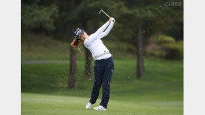 제주 비바람 뚫은 이정은6 “날씨는 문제없어요”