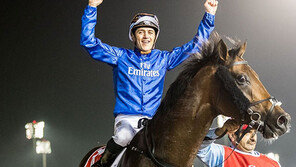 ‘썬더 스노우’의 폭풍질주…두바이월드컵 깜짝 우승