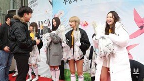 무궁화 묘목 나눠주는 모모랜드