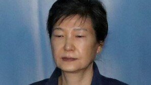 박근혜, 1심 선고 최초 TV 생중계…공판 시작부터 판결문 낭독까지 ‘최소 2시간’