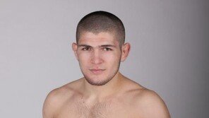 [UFC 223] 하빕 누르마고메도프, 라이트급 정상 차지…아이아퀸타 압승