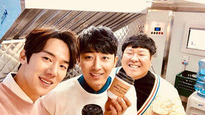 [#해시태그 컷] 유연석-손호준 ‘아름다운 기부샷’