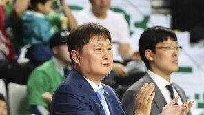 고참 내세우는 DB, 신참 펄펄 나는 SK…누가 웃을까