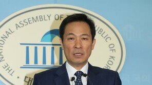 안철수 “김기식 해임·구속 수사” vs 우상호 “安, 너무 나갔다”