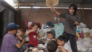 [이 영화] 중국 폐비닐 수입 중단 계기…세상을 바꾼 다큐영화 한 편