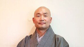 “물질 넘치는 강남만큼 선 어울리는 곳 있을까”