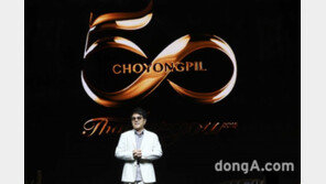 [동아포토]‘가왕’ 조용필 ＂차 한잔 할까요?＂