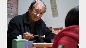 ‘83세’ 이순재의 열정…작은 영화 ‘덕구’ 잔잔한 흥행