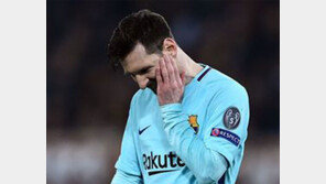 “믿을 수 없어”… 눈감은 메시