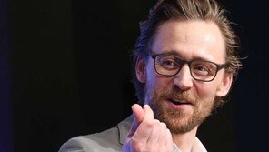 [동아포토]‘하트 장인’ 톰 히들스턴 ＂한국 사랑해요＂