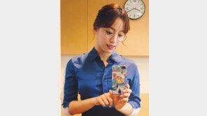 ‘안경 쓰고 뉴스 진행’ 임현주 앵커…“여성, 꽃 아냐” vs “안경 쓰지 말란 적 없어”