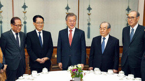 문재인 대통령 “북미 비핵화 합의 이행돼야 남북관계 풀수 있어”