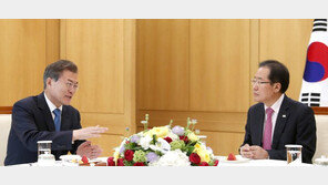 홍준표 대표, 단독 영수회담서 문재인 대통령에 요청한 8가지는?