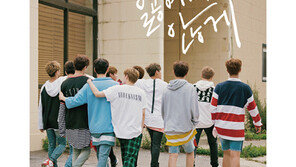 워너원, 이번엔 포토에세이로 서점가 평정