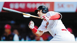 짧게 잡으니 더 커진 로맥… 홈런 7개 1위-타율 0.397 2위