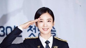 이청아, ‘노란 리본’ 달고 드라마 제작발표회 참석…밝은 미소