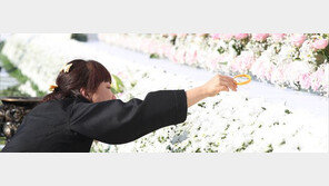 “지켜주지 못해 미안해… 잘 가거라, 우리 아가”