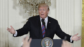 시리아 때렸다고… 나를 때리는 거야?