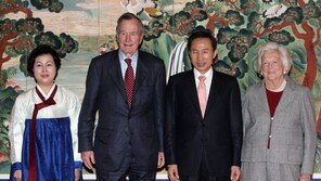 [퇴근길 피플]故 바버라 부시“미국은 (너 말고도) 너무 많은 ‘부시’를 가졌단다”