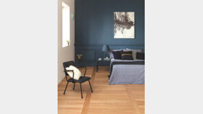 거실 등 아파트 실내 인테리어·리모델링, 공간 품격 높이는 마루 선택 노하우는?