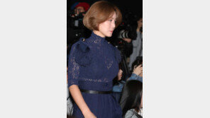 ‘51세’ 김성령, ‘동안 미모’ 뽐내…시스루 패션 ‘시선강탈’