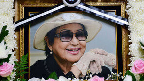 [연예 뉴스 스테이션] 최은희, 故 신상옥 감독 곁에서 영면