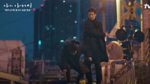 [내가 왜 떴게?] 아이유 뒤통수…뒤통수 폭행? 드라마는 드라마일 뿐 外