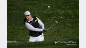 세계랭킹 1위 탈환한 박인비, 조부상 슬픔 딛고 일어선 고진영