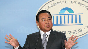 이완구, 6월 재보궐 선거 불출마…홍준표 대표, 연락 無?